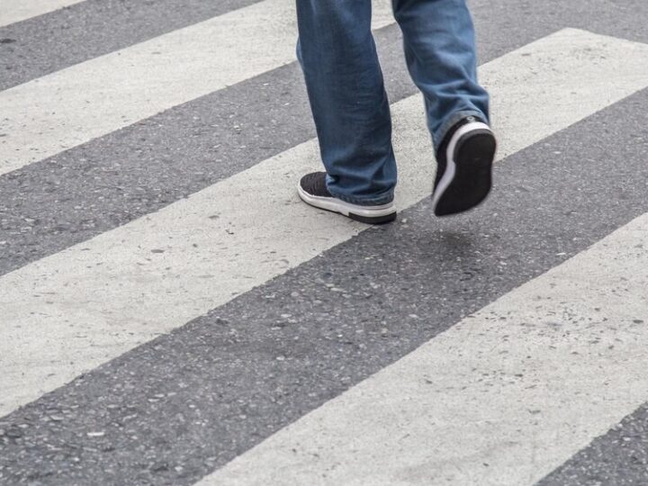 Nowe przejście dla pieszych na Marszałkowskiej: Rewolucja w ruchu miejskim!