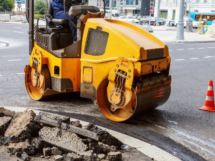 Płochocińska z nowym asfaltem – 2 km lepszej drogi!