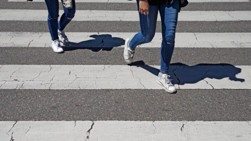 Odblaski ratują życie: dołącz do akcji „Świeć blaskiem z odblaskiem” w Warszawie!