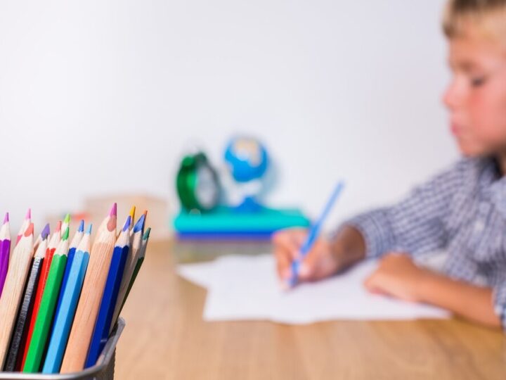 Zasypiające zwierzęta: Angielski na dywanie dla dzieci!