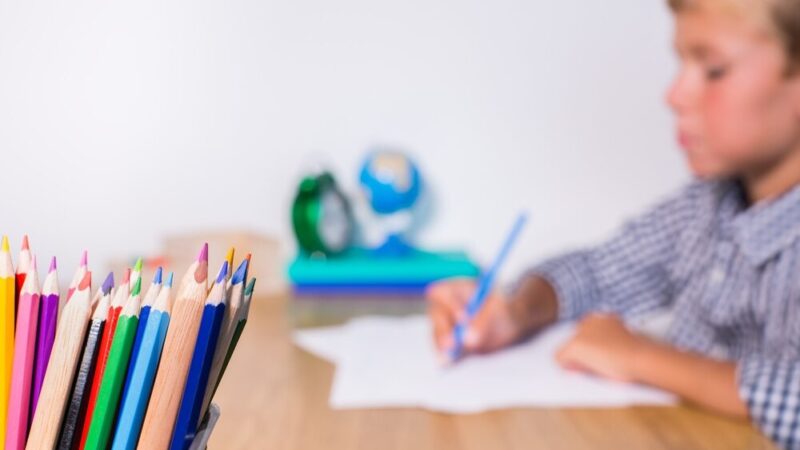 Zasypiające zwierzęta: Angielski na dywanie dla dzieci!