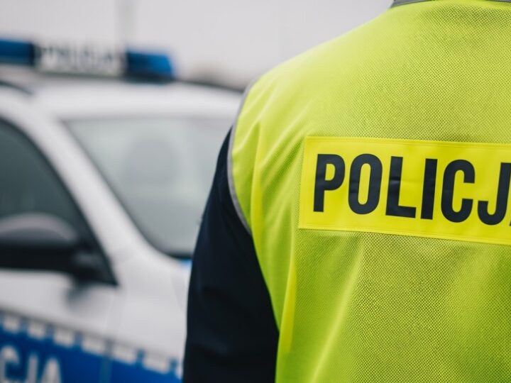 Mężczyzna w Audi pędził 200 km/h: Policja ujawnia niebezpieczne zachowania na S7!