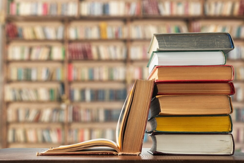 Młodzież w Bibliotece: Poezja jako Most do Pamięci i Przemijania