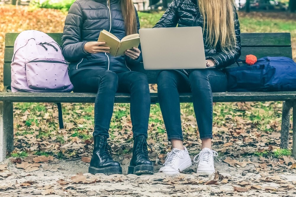 Policjant na konferencji: Jak szkoły mogą współpracować z rodzicami?