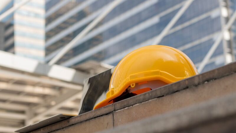 Nowa hala sportowa i boisko w Pradze Północ – postępy, które zachwycają!