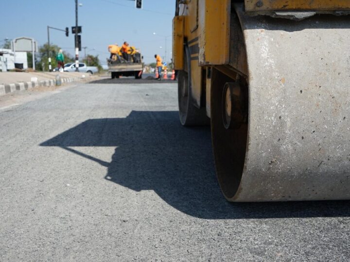 Opóźnienie prac na ul. Paderewskiego: zmiany w organizacji ruchu wstrzymują inwestycję