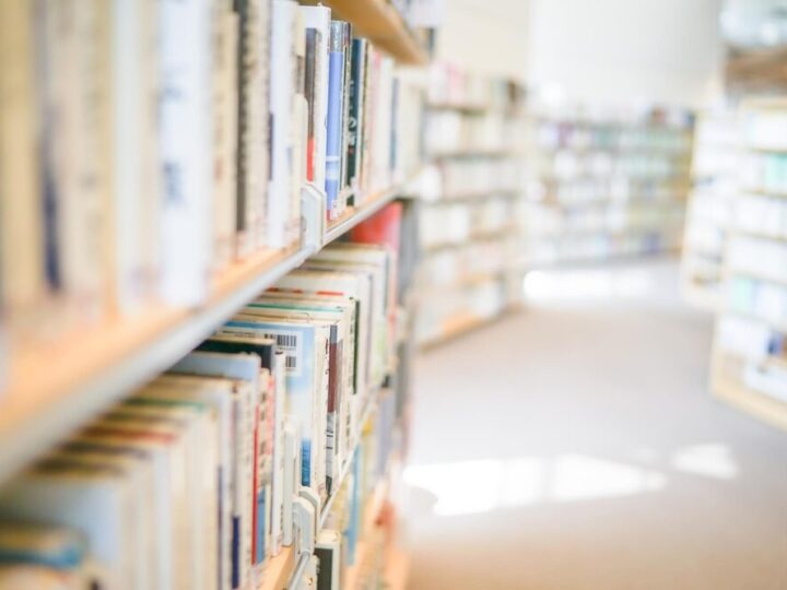 Białołęccy seniorzy rozwijają pasje literackie podczas warsztatów „Napisz Pamiętnik”