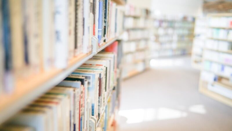 Białołęccy seniorzy rozwijają pasje literackie podczas warsztatów „Napisz Pamiętnik”