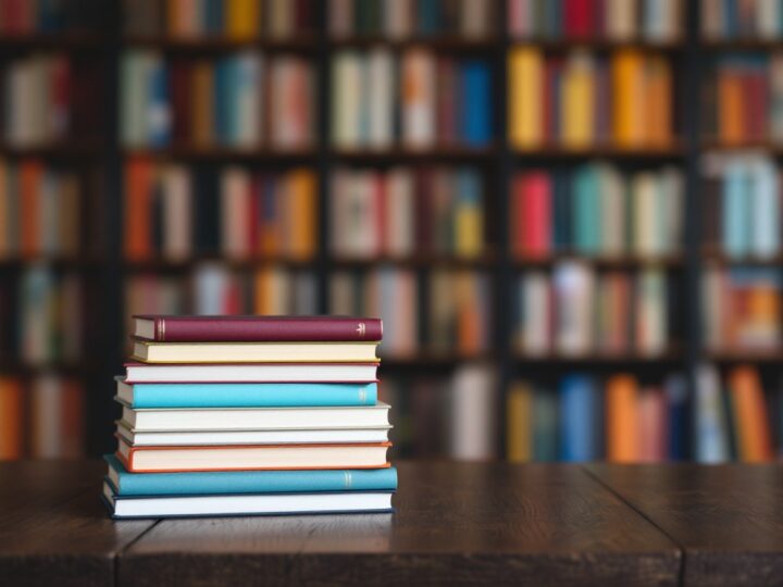 Odkryj Falenicę: Historyczny spacer z biblioteką!