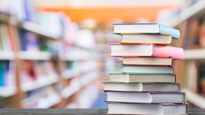 Adam Bielecki w bibliotece: wspinaczka, humor i pasjonujące historie