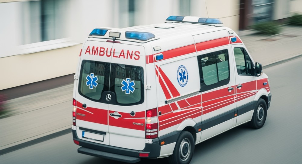 Policjanci z Woli ratują życie starszej kobiecie na ulicy