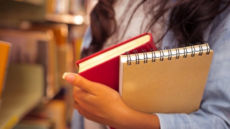 Szkolenia dla bibliotekarzy: jak tworzyć przestrzenie przyjazne dzieciom z autyzmem i rozwijać sztukę opowiadania historii