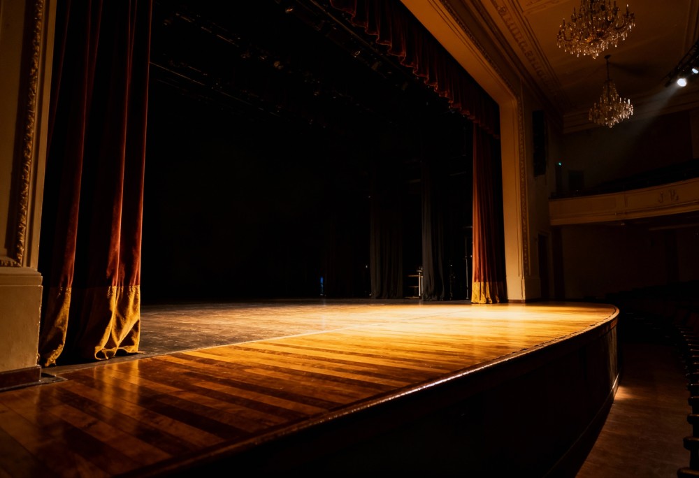 Teatralna Jesień w Wawrze: Spektakle, które zapamiętasz!