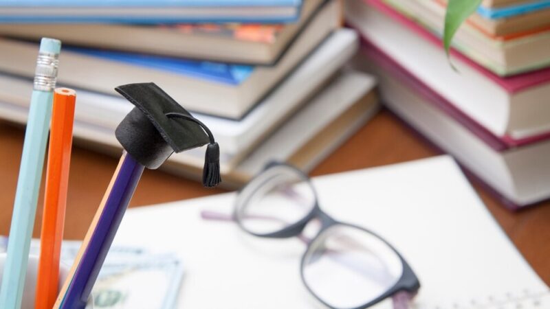 Policjanci edukują uczniów o hejcie i mowie nienawiści w Lelicach