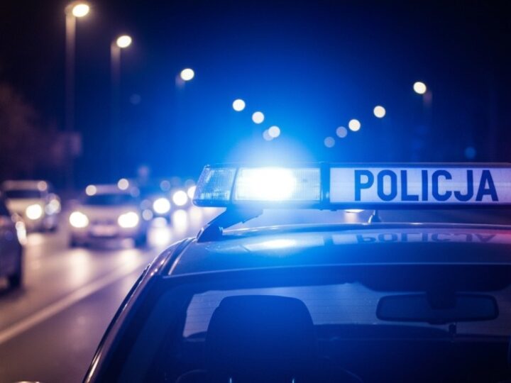 Agresywny 47-latek z zarzutami za przemoc wobec matki i policjanta