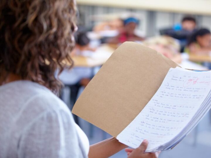 Policjanci na Targach Edukacji w Gąbinie: Jak zostać funkcjonariuszem?