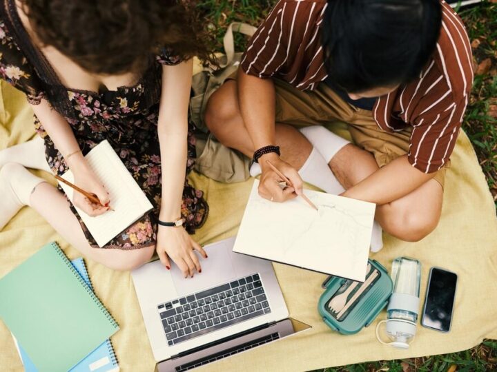 Policja wspiera maturzystów na zakończeniu roku szkolnego w Płocku