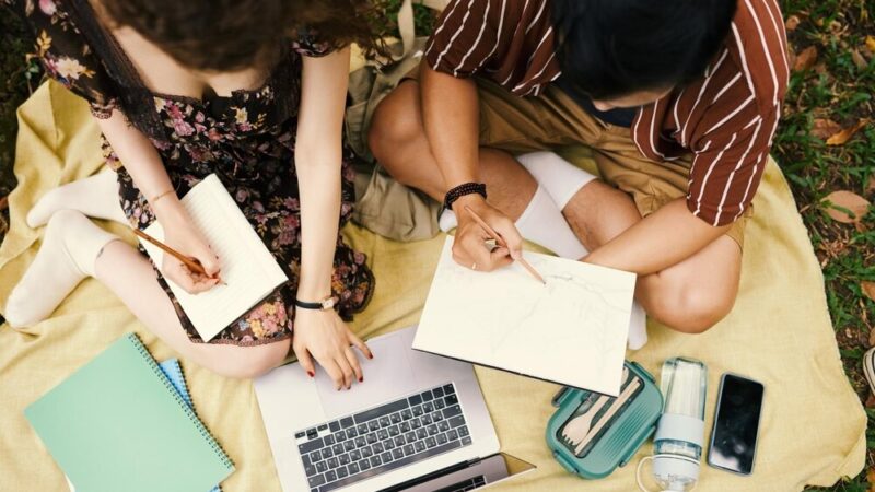 Policja wspiera maturzystów na zakończeniu roku szkolnego w Płocku