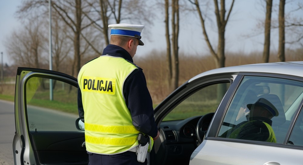 Kierowca stracił prawo jazdy za szaleńczą prędkość w Węgrzynowie