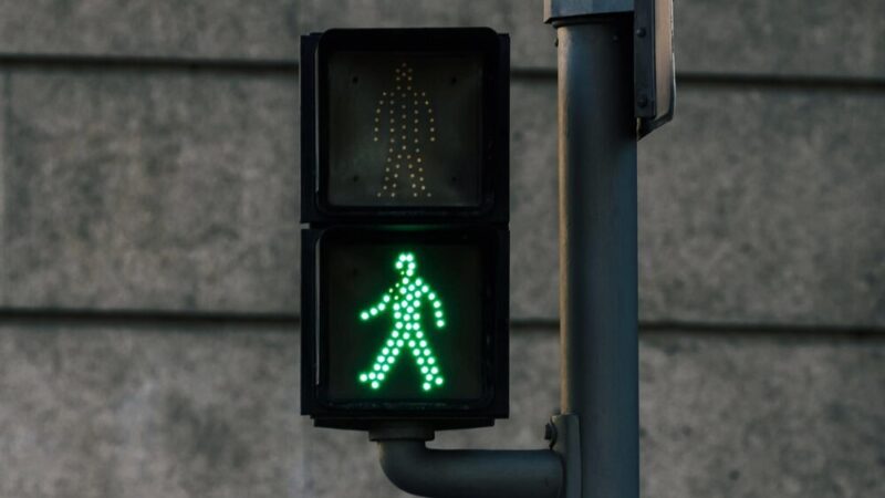 Kierowco, pamiętaj o bezpieczeństwie dzieci na przejściach!