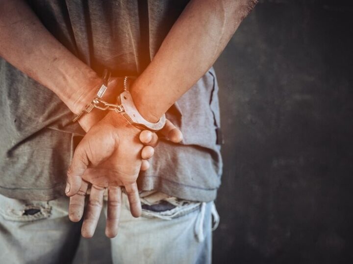 Czujny świadek powstrzymał kradzież katalizatora – policjantki szybko zareagowały
