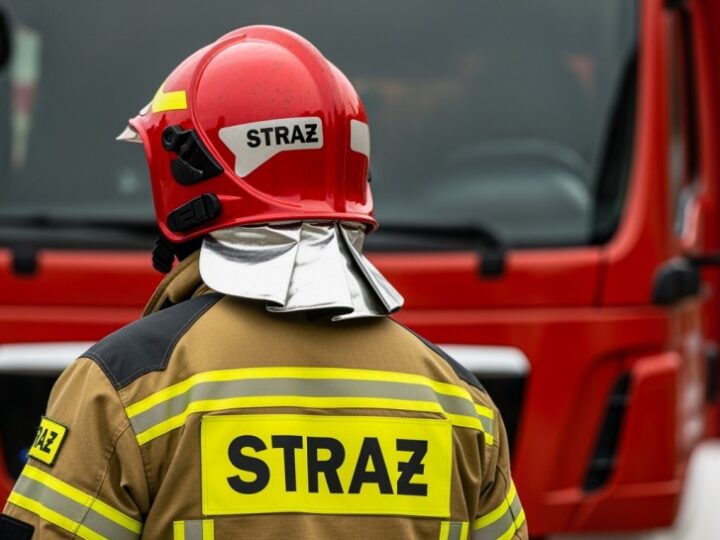 Mężczyzna podpalił swoje rzeczy pod blokiem, trafił do aresztu