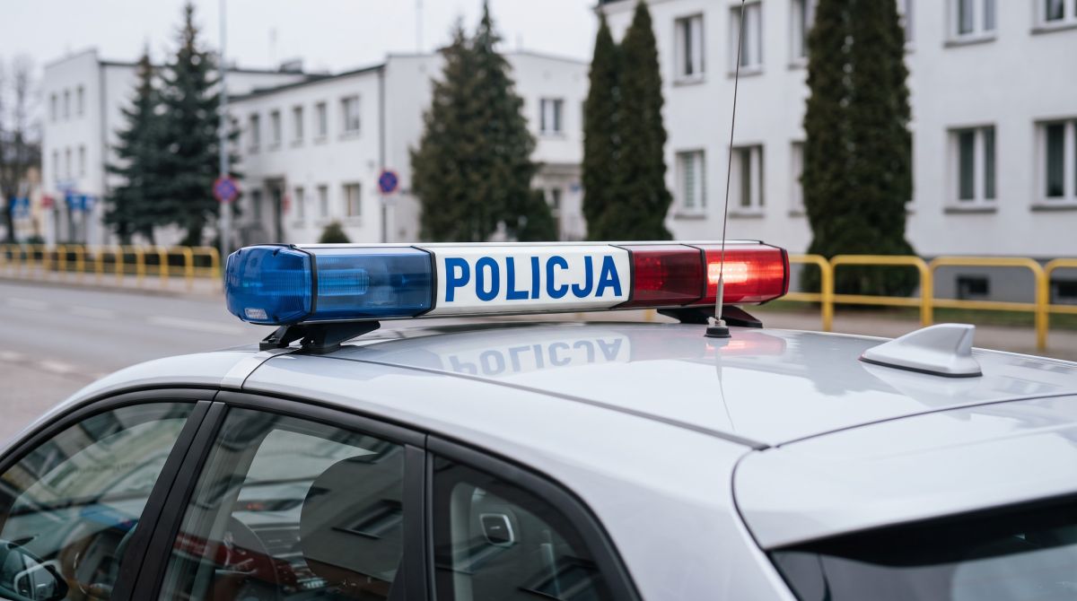 Kontrole w powiecie wołomińskim: zatrzymani z narkotykami i poszukiwany do więzienia