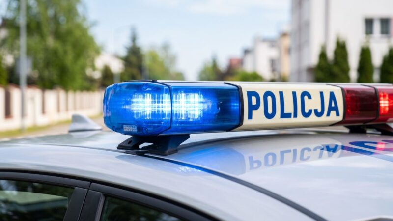Agresywny mężczyzna groził policjantom nożem