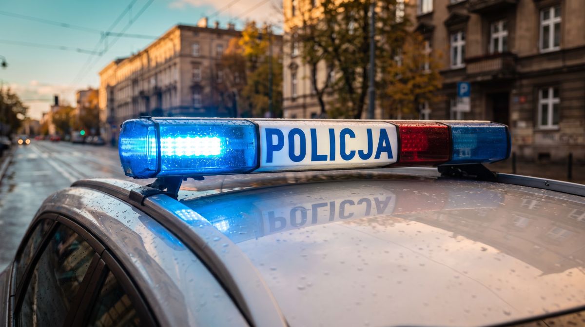 Podejrzany manewr zaalarmował policjantów. 26-latek z narkotykami i po ich użyciu za kierownicą