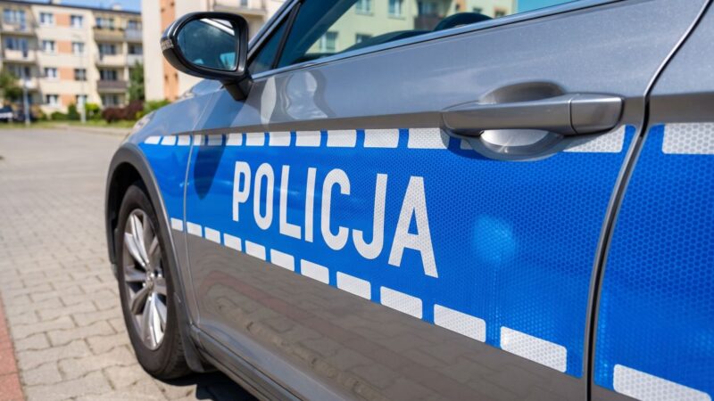 Kradzież w Raciążu: policja szuka sprawcy. Rozpoznajesz go? Poinformuj mundurowych