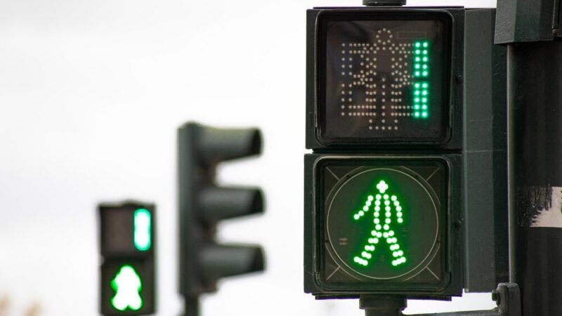 Piesza potrącona w Lipinach. 63-latka trafiła do szpitala