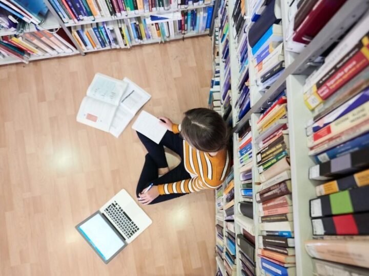 Edukacyjne spotkania policjantów z przedszkolakami w Radomiu