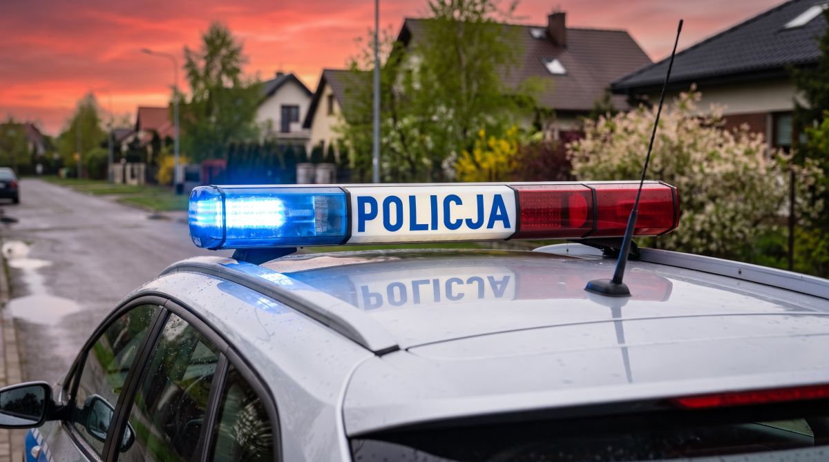 Zatrzymanie sprawcy kradzieży butelek w Glinojecku dzięki skutecznej akcji policji